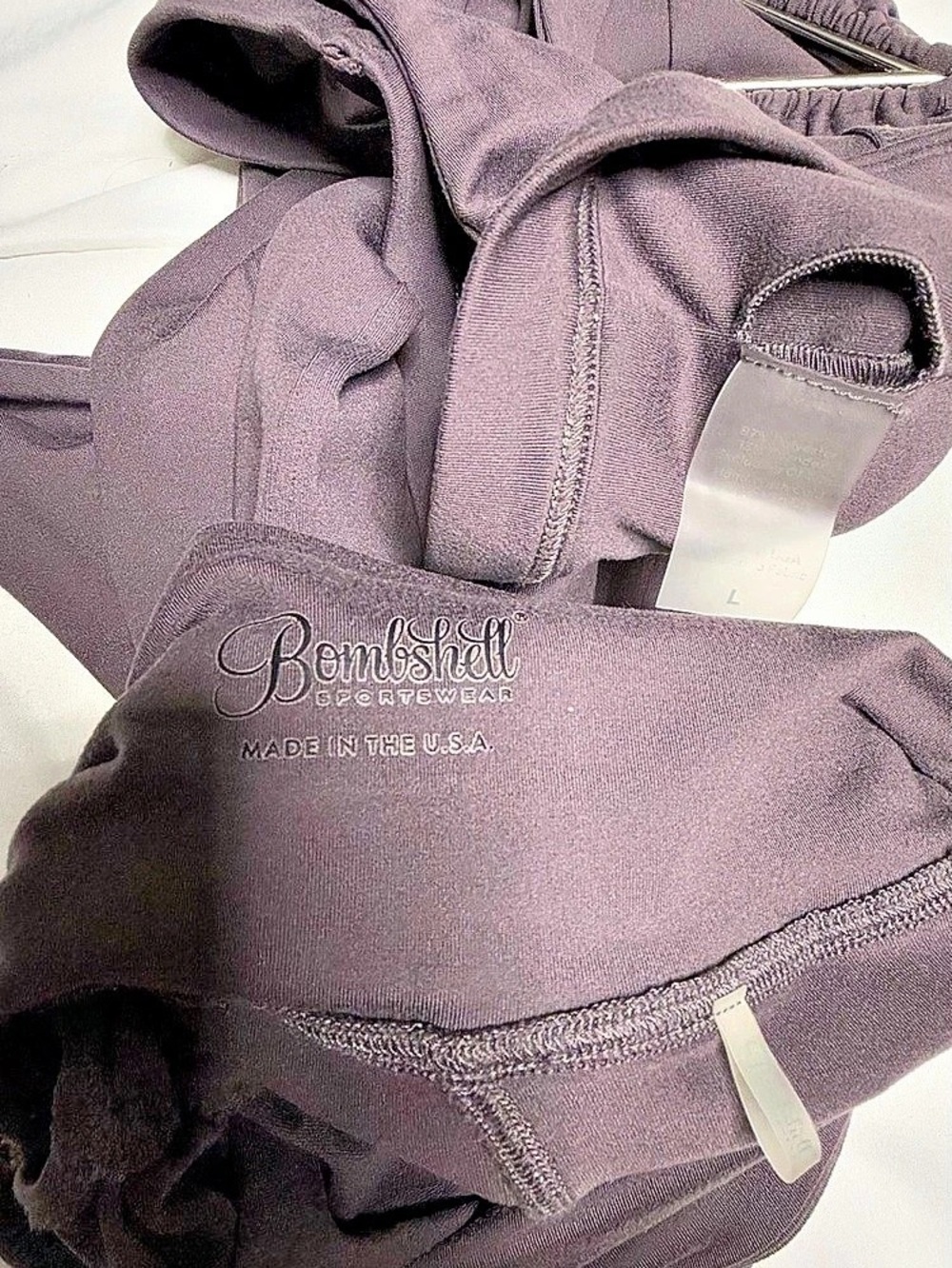 Bombshell Sportswear set - Picture 3 of 3